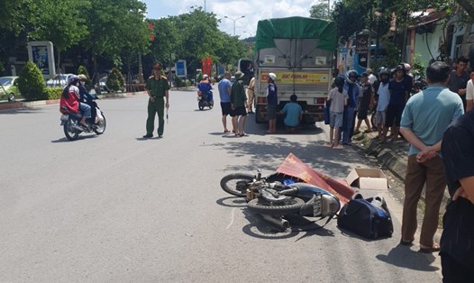 Hiện trường vụ tai nạn giao thông khiến 1 người phụ nữ tử vong. Ảnh: Minh Nguyễn