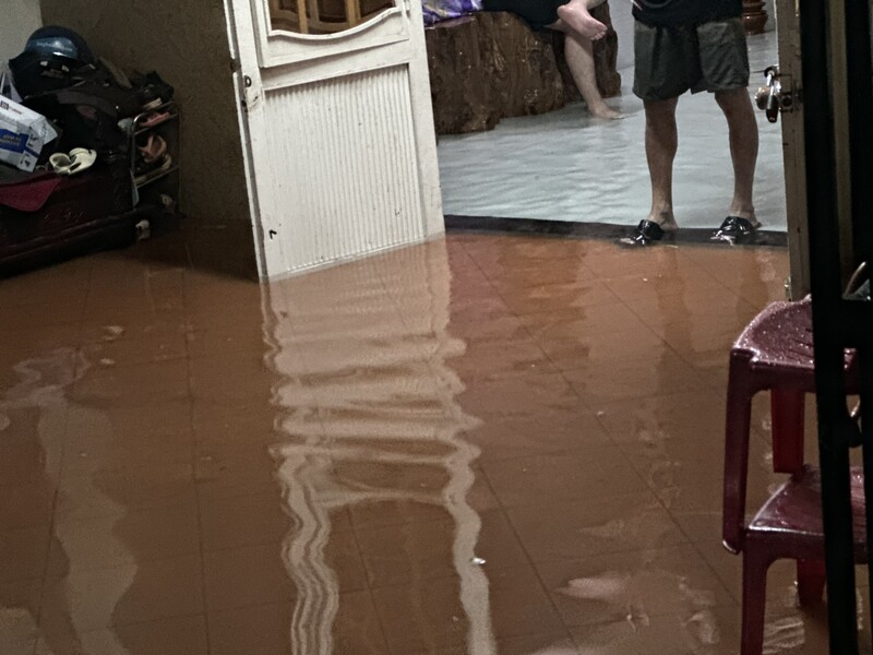 Người dân cần đề phòng mưa lớn gây ngập cục bộ ở Đà Nẵng trong 24 giờ tới. Ảnh: Nguyễn Linh