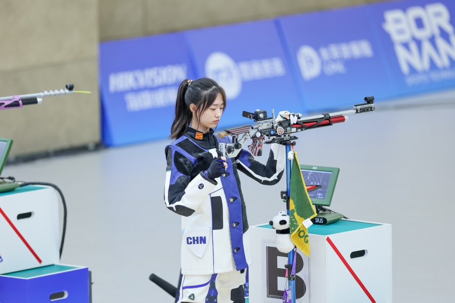 Sau đó, Huang Yuting thi đấu ở nội dung 10m súng trường hơi cá nhân nữ. Ảnh: ASIAD 19