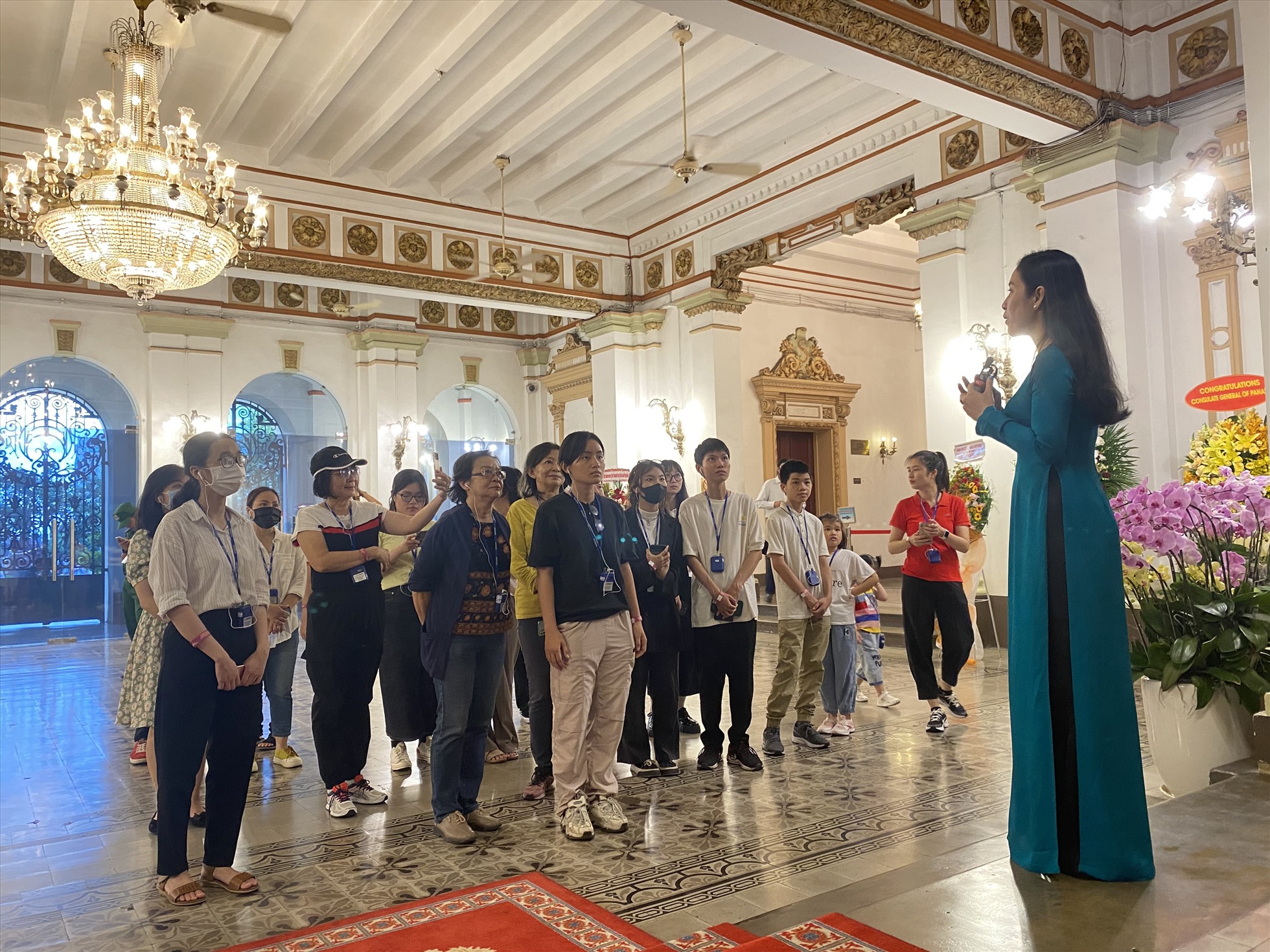 Hình ảnh du khách tham quan trụ sở HĐND và UBND TPHCM vào dịp lễ 2.9 vừa qua. Ảnh: BTC.