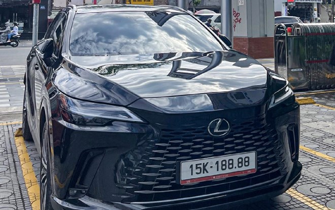 Biển số trúng đấu giá đầu tiên được lăn bánh