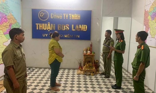 Nguyễn Thị Thuận bị Công an huyện Cam Lộ giữ người trong trường hợp khẩn cấp. Ảnh: Công an Cam Lộ.