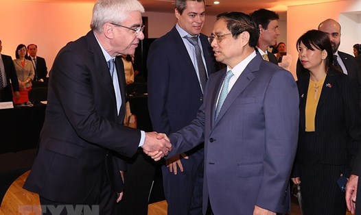 Thủ tướng Chính phủ Phạm Minh Chính gặp gỡ đại diện các doanh nghiệp Brazil. Ảnh: TTXVN