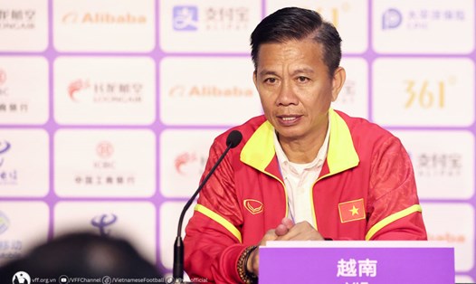 Huấn luyện viên Hoàng Anh Tuấn của Olympic Việt Nam. Ảnh: VFF