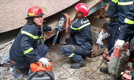 Công tác cứu hộ cứu nạn được thực hiện khẩn trương sau khi nhận được tin báo. Ảnh: Anh Tú