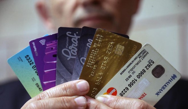 Lượng nợ quá hạn thẻ tín dụng đang tăng chóng mặt. Ảnh minh họa: Xinhua