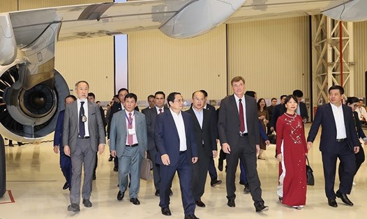 Thủ tướng Chính phủ Phạm Minh Chính thăm Tập đoàn Hàng không Vũ trụ Embraer của Brazil. Ảnh: TTXVN