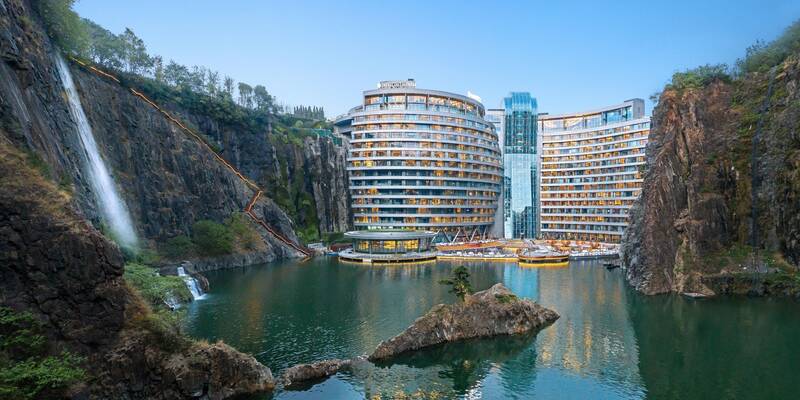 Khách sạn dưới lòng đất đầu tiên trên thế giới - InterContinental Shanghai Wonderland. Ảnh: IHG Hotels & Resorts.