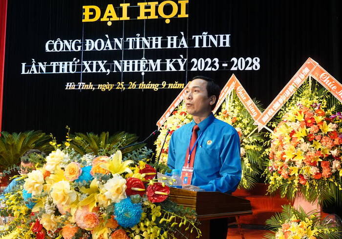 Ông Nguyễn Trọng Tấn - Hiệu trưởng Trường Cao đẳng Công nghệ Hà Tĩnh trình bày tham luận. Ảnh: Trần Tuấn.