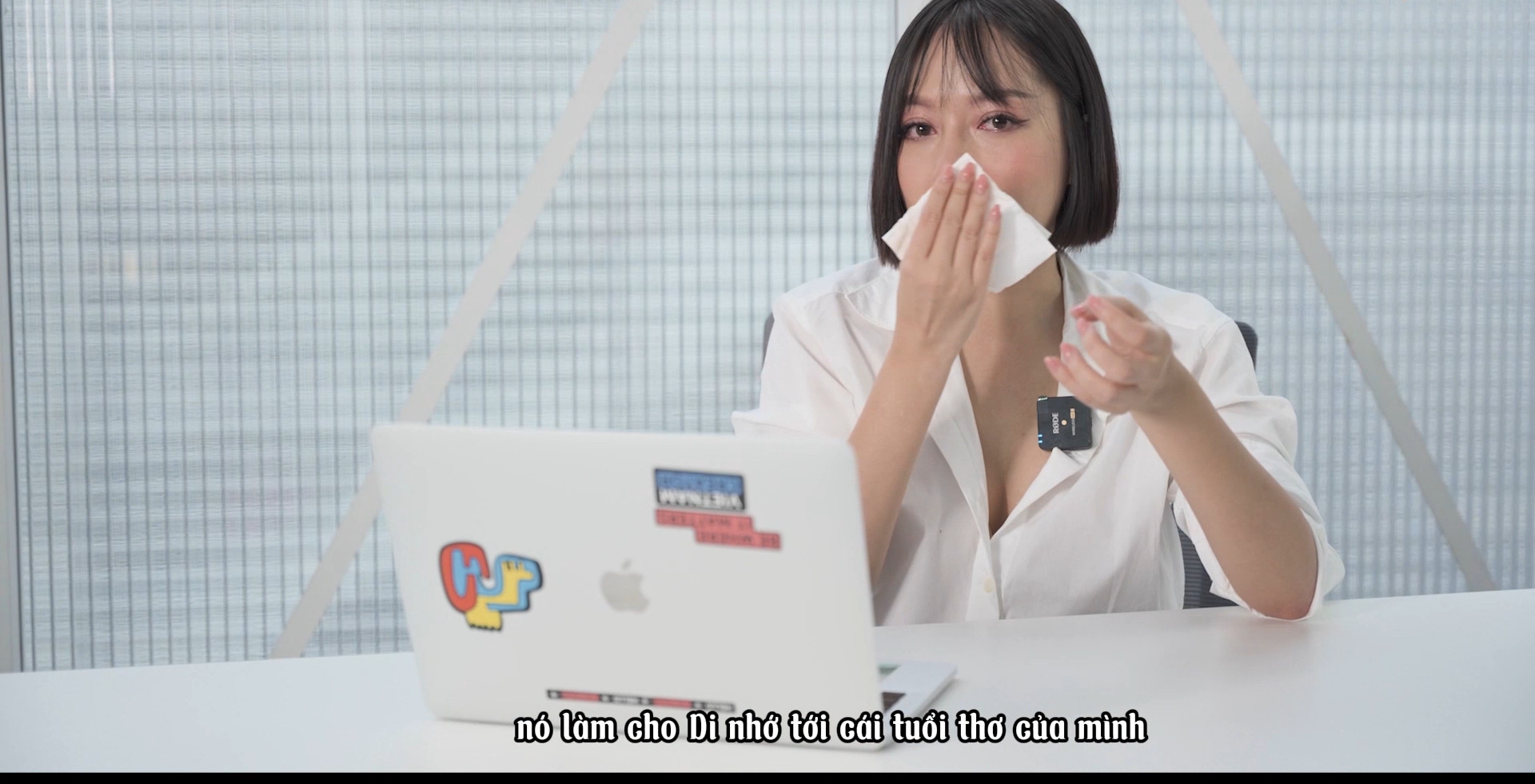 Băng Di rơi nước mắt xúc động khi được góp mặt trong bộ phim "Đất rừng Phương Nam". Ảnh: NSX.