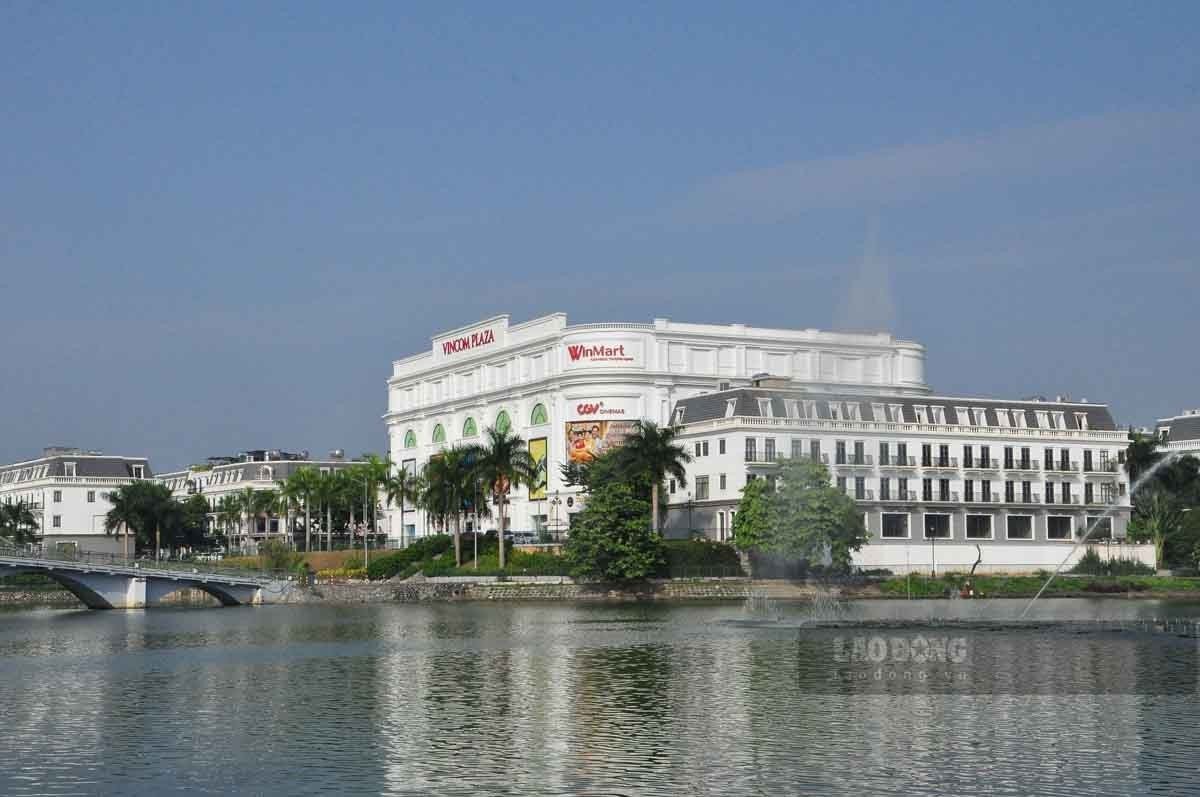 Đây là trung tâm thương mại hiện đại tại khu vực phường Nguyễn Thái Học, thành phố Yên Bái bao gồm tổ hợp mua sắm với đầy đủ các ngành hàng chuỗi ẩm thực, nhà sách và cà phê cùng các dịch vụ vui chơi giải trí đầu tiên có mặt tại tỉnh Yên Bái.