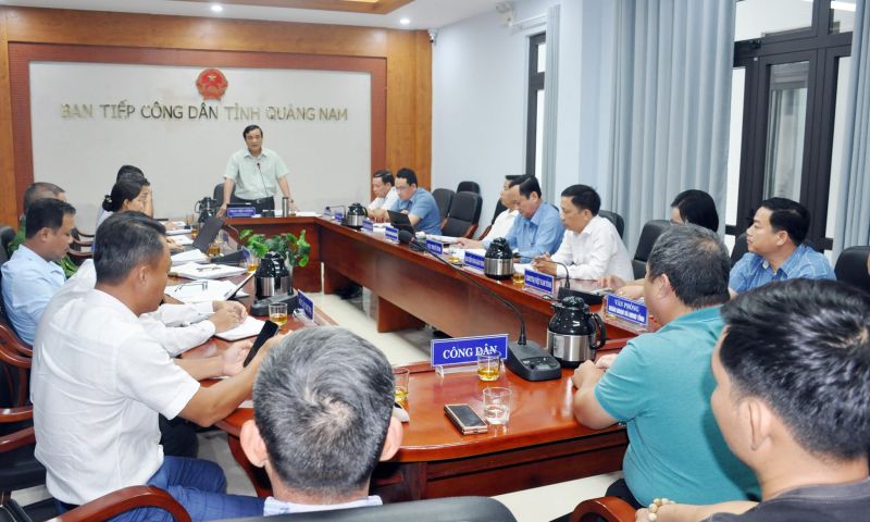 Lãnh đạo tỉnh Quảng Nam làm việc với đại diện người mua đất nền 3 dự án của Công ty CP Bách Đạt An tháng 8.2023. Ảnh: Đoan Nguyên. 
