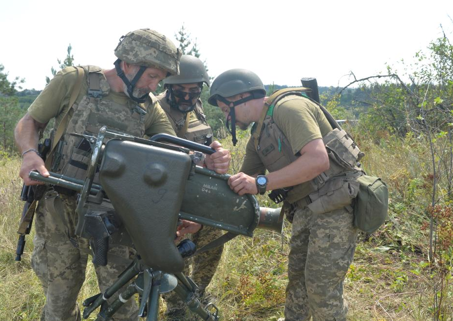 Binh sĩ Ukraina tham gia huấn luyện quân sự ở Kupyansk, Ukraina, ngày 16.8.2023. Ảnh: Xinhua