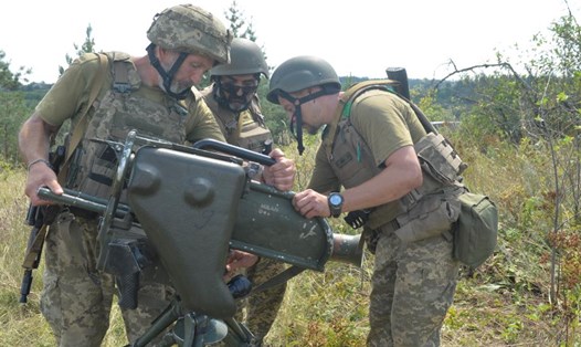 Binh sĩ Ukraina tham gia huấn luyện quân sự ở Kupyansk, Ukraina, ngày 16.8.2023. Ảnh: Xinhua