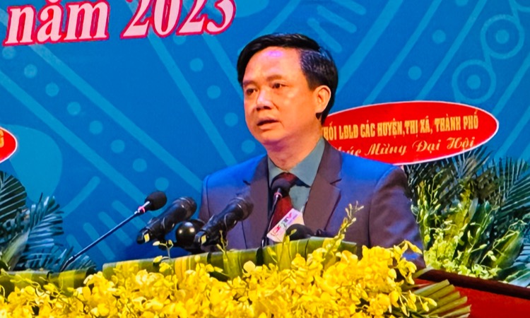 Chủ tịch LĐLĐ Quảng Bình Phạm Tiến Nam phát biểu khai mạc đại hội. Ảnh: Lê Phi Long