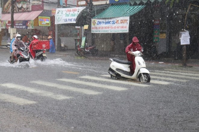 Dự báo thời tiết hôm nay 26.9: Trung Bộ, Nam Bộ mưa lớn dồn dập