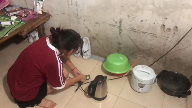 Muốn thu nhập đủ trang trải, công nhân chỉ còn cách làm thêm