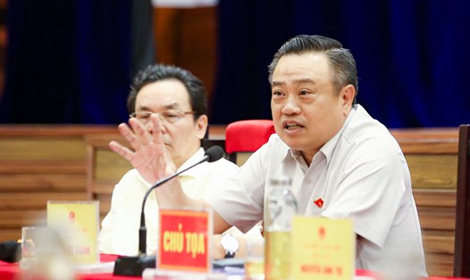 Chủ tịch UBND TP Hà Nội Trần Sỹ Thanh trao đổi với cử tri huyện Sóc Sơn. Ảnh: Phạm Đông

