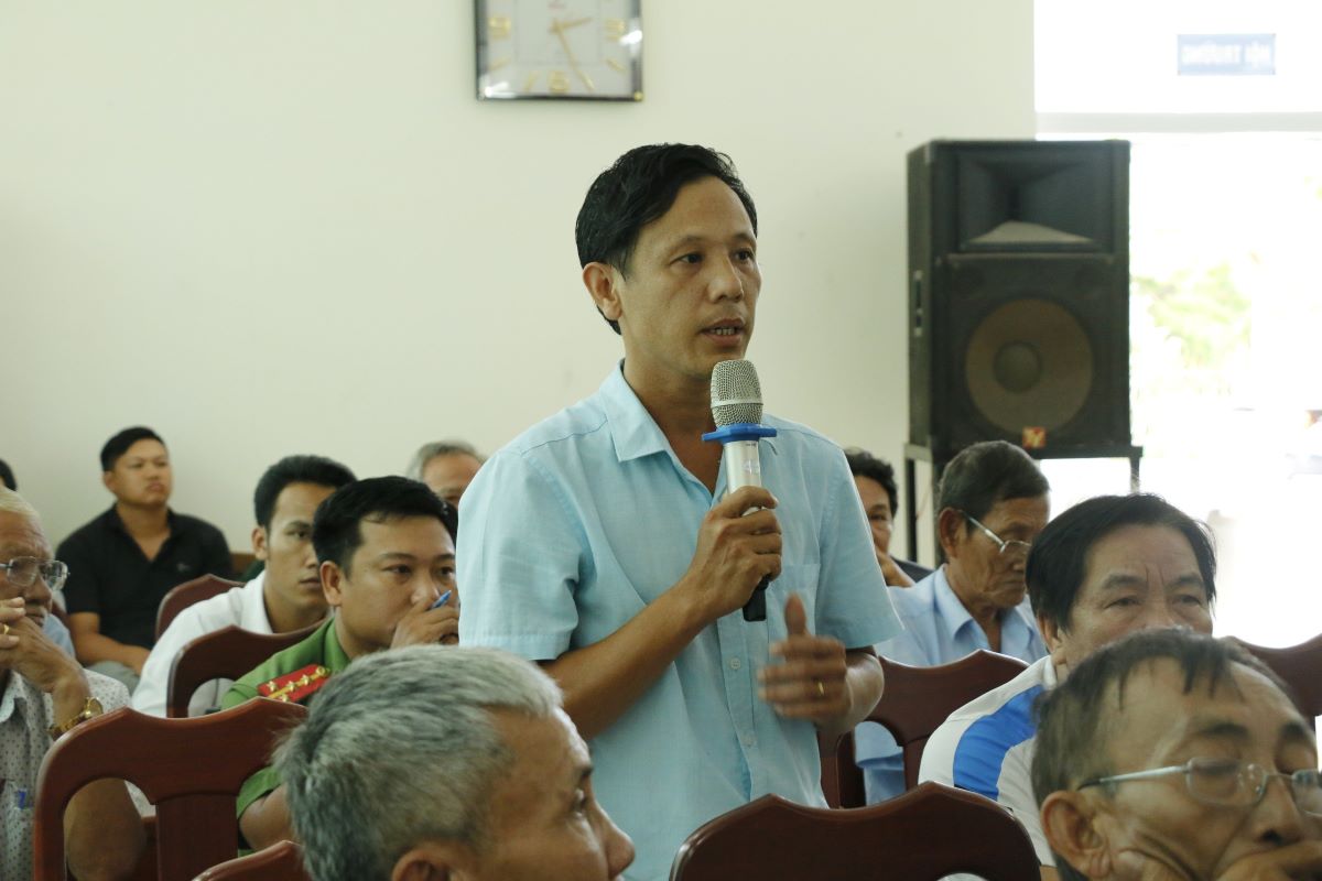 Tháo gỡ khó khăn cho người dân ở các khu vực có dự án kéo dài được nhiều cử tri Thị trấn Khánh Hải kiến nghị. Ảnh: Phương Linh