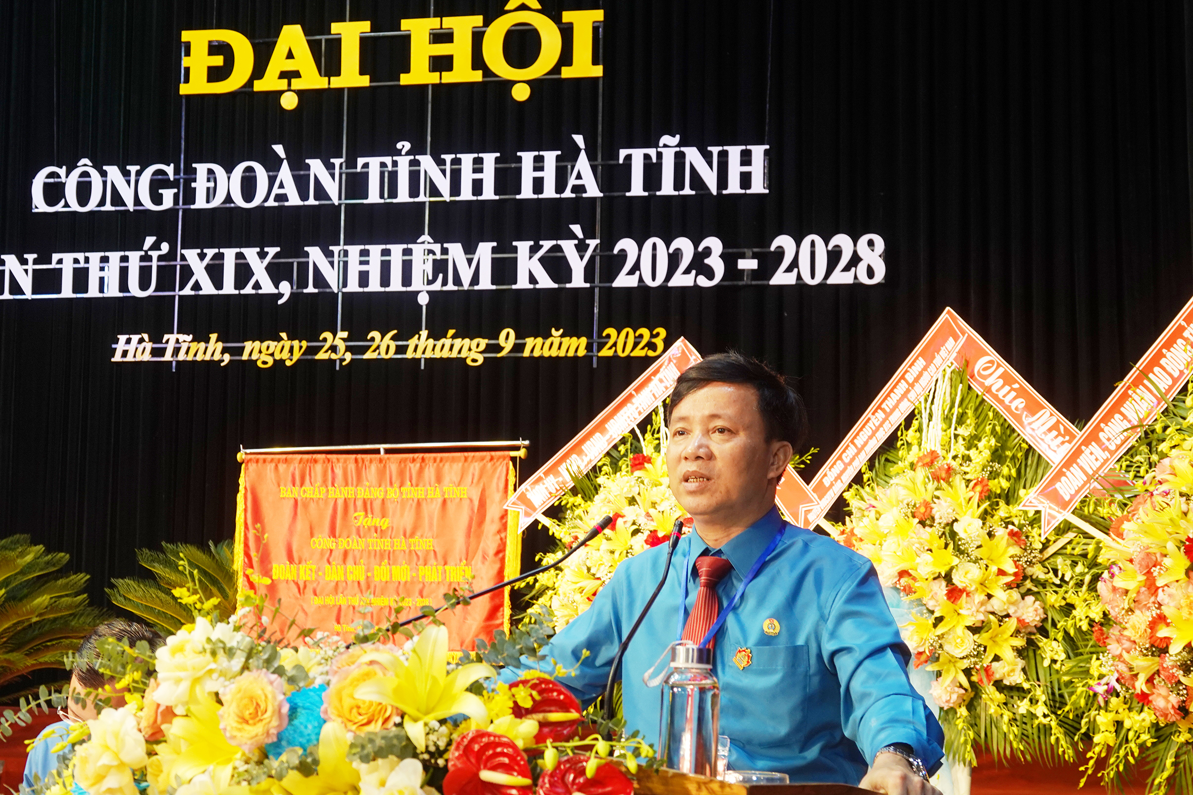 Ông Nguyễn Văn Danh tái cử chức Chủ tịch LĐLĐ tỉnh Hà Tĩnh nhiệm kỳ 2023 - 2028. Ảnh: Trần Tuấn