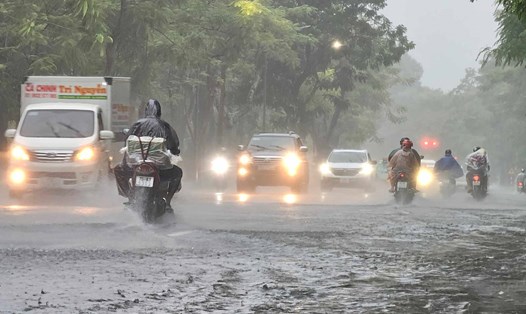 Mưa lớn gây ngập lụt ở tỉnh Thừa Thiên Huế. Ảnh: Nguyễn Luân