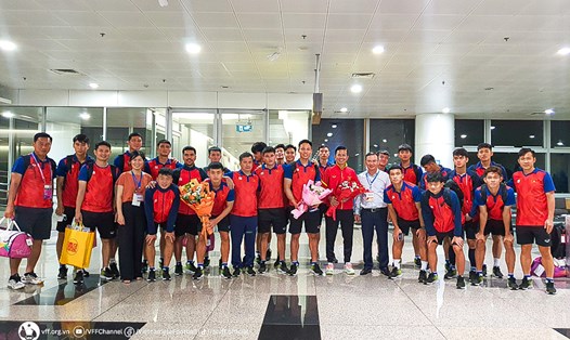 Olympic Việt Nam về nước sau khi kết thúc hành trình tại ASIAD 19. Ảnh: VFF