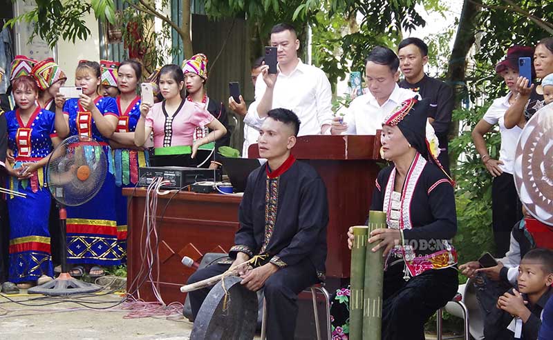 Theo ông Vũ Tiến Hóa – Phó Chủ tịch UBND huyện Nậm Nhùn, tỉnh Lai Châu, việc tổ chức Lễ hội Mừng lúa mới nhằm khôi phục một cách đầy đủ, toàn diện những nét văn hóa của dân tộc Khơ Mú là việc làm rất cần thiết. Qua đó, góp phần lưu giữ và phát huy bản sắc văn hoá dân tộc theo tinh thần Nghị quyết Trung ương 5 khoá VIII, đặc biệt lưu giữ nét đẹp văn hoá các dân tộc ít người.