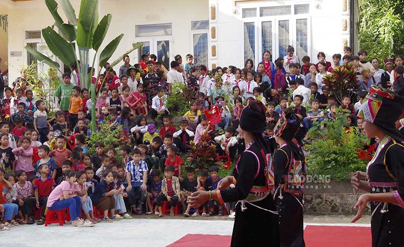 Lễ hội Mừng lúa mới cũng thu hút đông đảo người dân trong vùng và các địa phương lân cận.