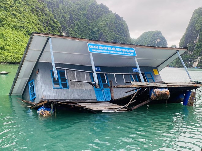 Lật chìm khu bảo tồn lớp học làng chài giữa vịnh Hạ Long