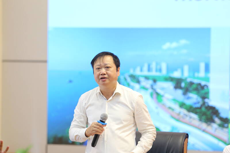 Viện trưởng Viện Nghiên cứu phát triển kinh tế - xã hội Hà Nội Lê Ngọc Anh nói về quan điểm phát triển Thủ đô. Ảnh: Vĩnh Hoàng