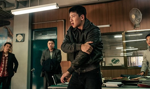 Ji Chang Wook đóng phim nối sóng “Moving”. Ảnh: Nhà sản xuất