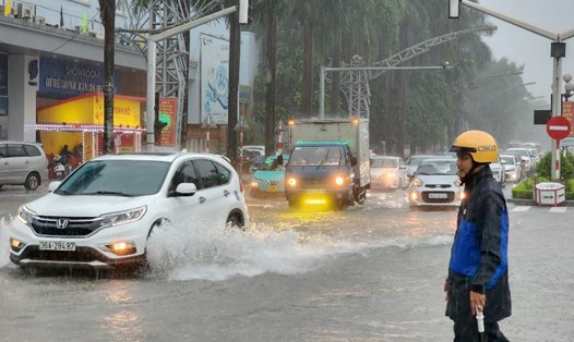 Nhiều tuyến đường ở TP Thanh Hóa ngập úng do mưa lớn trong 2 ngày vừa qua. Ảnh: Quách Du