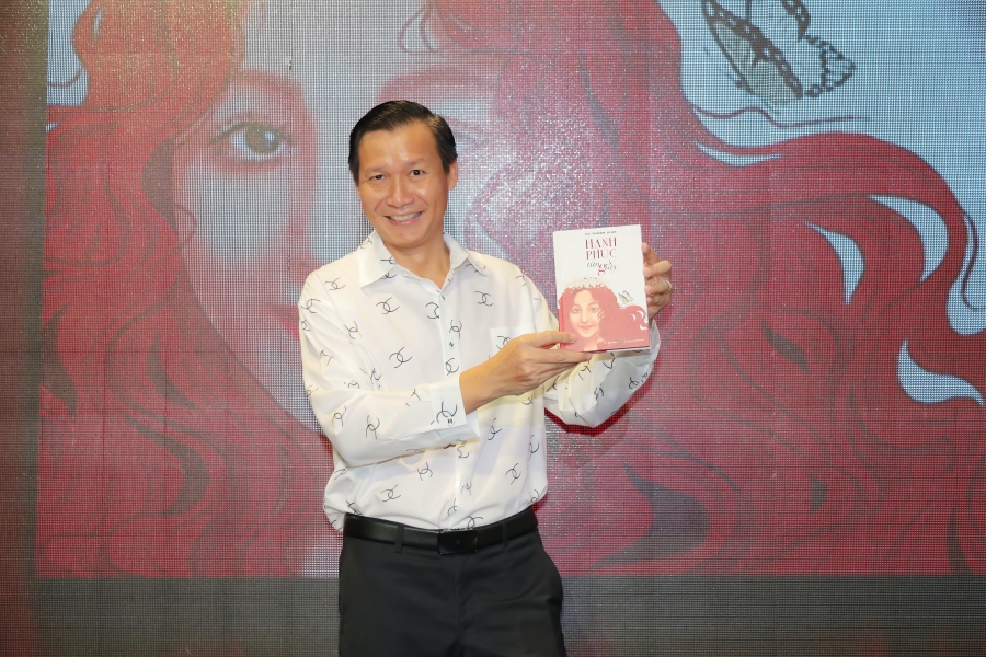 Đạo diễn - NSƯT Vũ Thành Vinh ra mắt cuốn sách thứ 2. Ảnh: Khang
