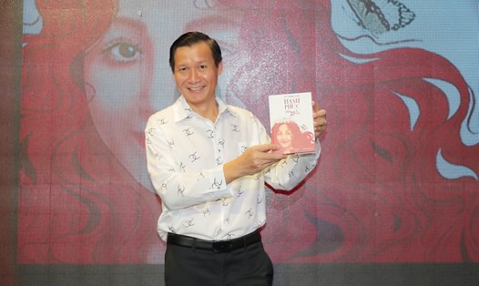 Đạo diễn - NSƯT Vũ Thành Vinh ra mắt cuốn sách thứ 2. Ảnh: Khang

