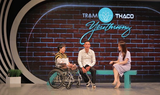 Vợ chồng chị Đặng Thị Thanh Bình tham gia chương trình "Trạm yêu thương". Ảnh: VTV 