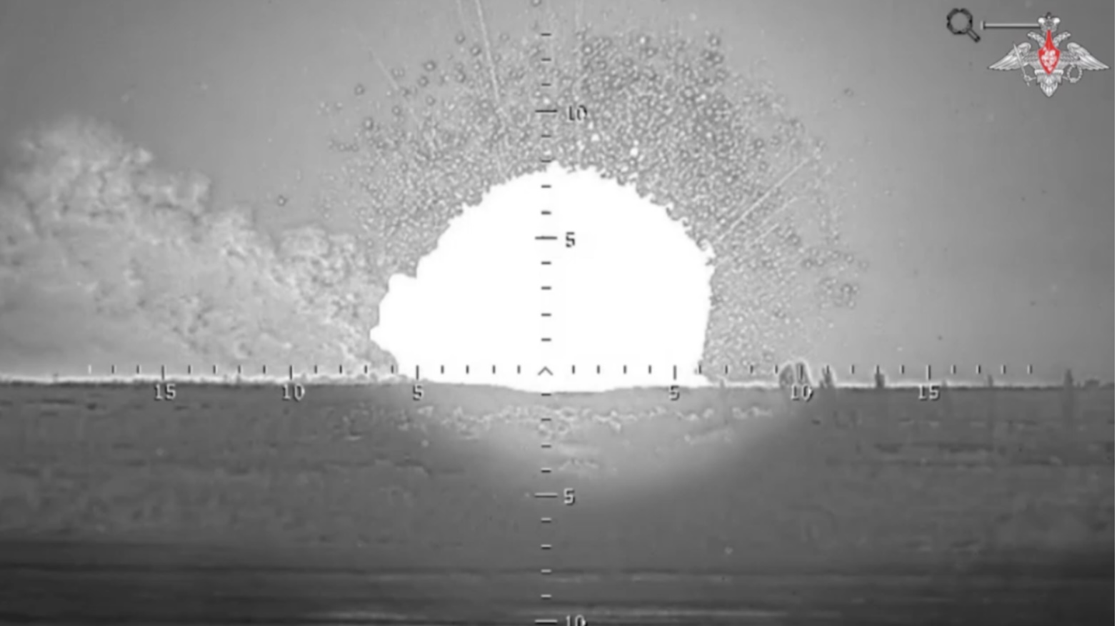 Khoảnh khắc kho đạn 3.000 tấn của Ukraina phát nổ khi trúng tên lửa Nga