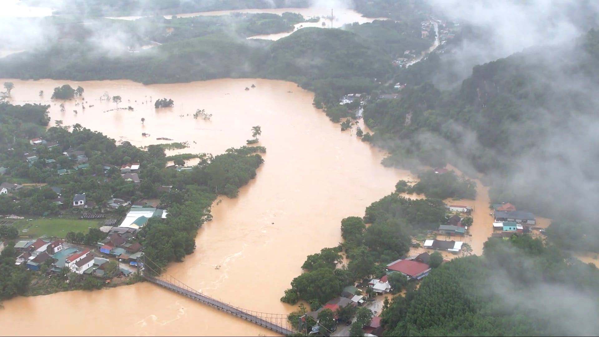 Thị trấn Tân Lạc (Quỳ Châu) chìm trong biển nước. Ảnh: Hải Đăng