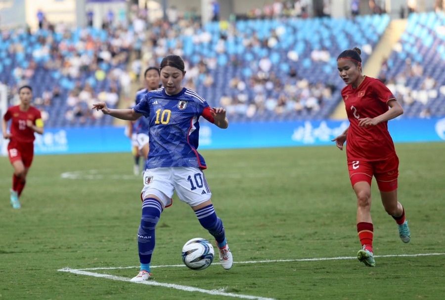 Shiokoshi Yuzuho (10) ghi 2 bàn thắng vào lưới tuyển nữ Việt Nam trong vòng 5 phút. Ảnh: Đức Thiện