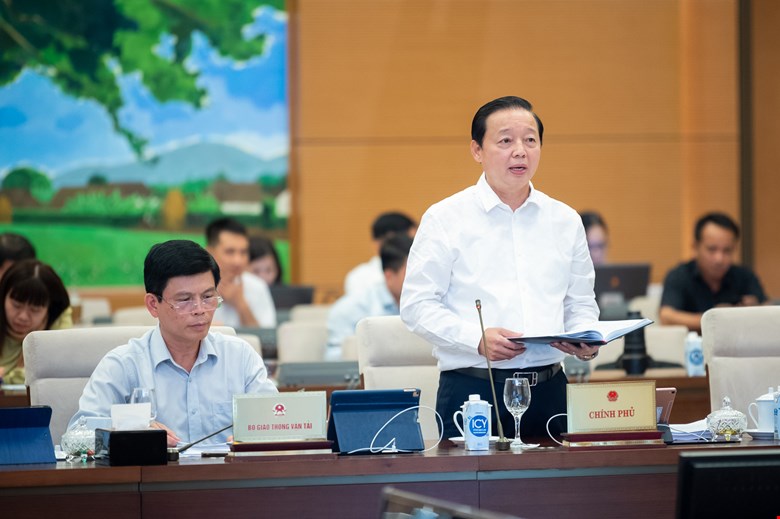 Phó Thủ tướng Trần Hồng Hà phát biểu tại phiên họp. Ảnh: VPQH