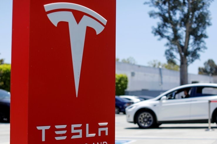 Tesla là một trong những thương hiệu lớn về xe điện trong quá trình chuyển đổi xanh. Ảnh: Xinhua