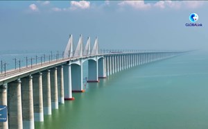 Cận cảnh tuyến đường sắt cao tốc vượt biển đầu tiên ở Trung Quốc