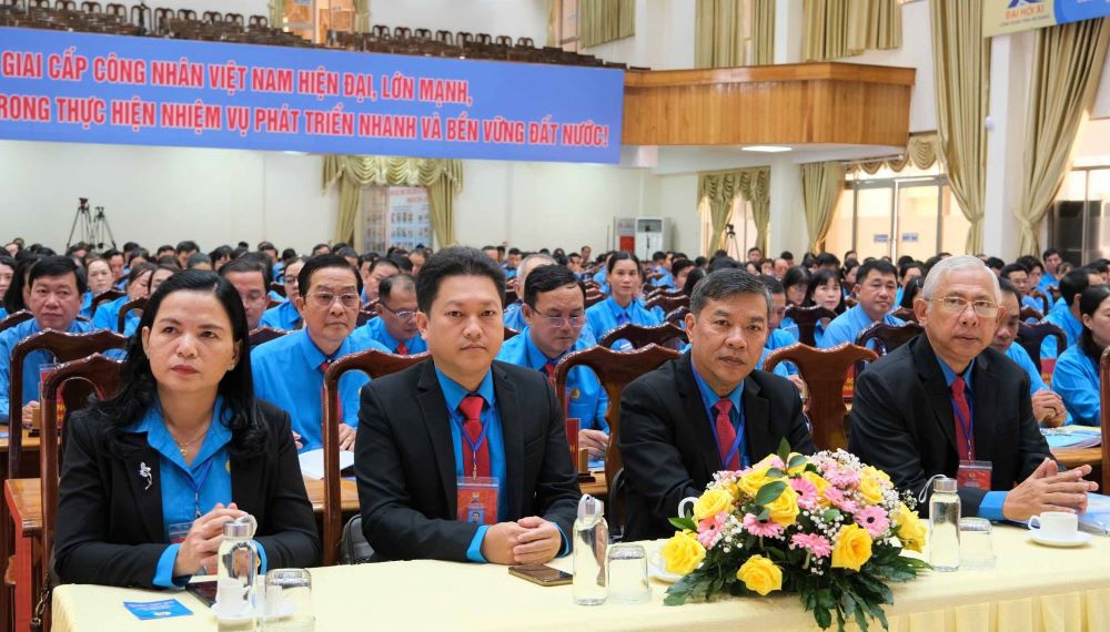 Lãnh đạo LĐLĐ tỉnh An Giang tại phiên họp đầu tiên của Đại hội Công đoàn. Ảnh: Phong Linh