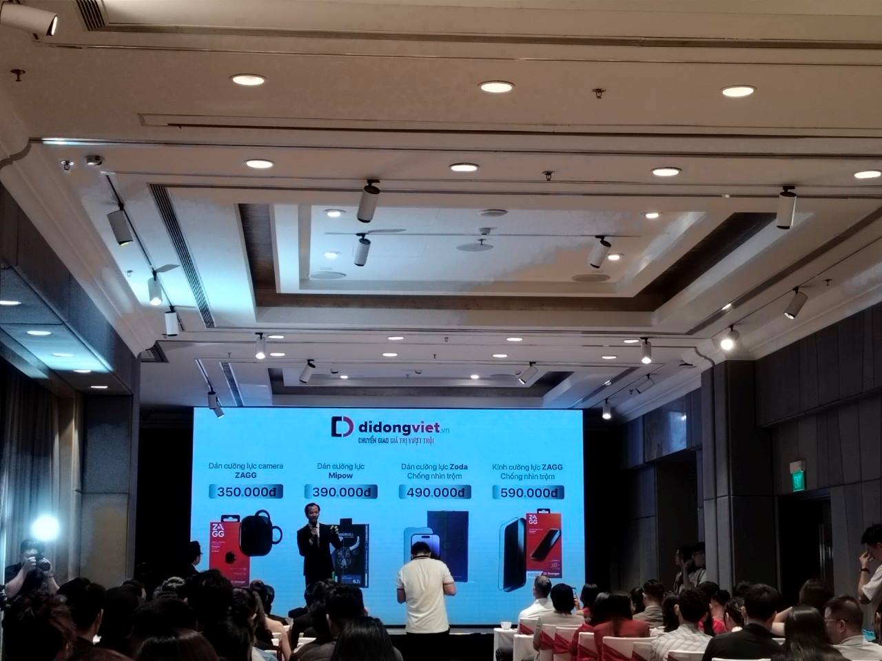 Hệ thống Di Động Việt mở bán iPhone 15 tại khách sạn Caravelle Sài Gòn. Ảnh: Nguyễn Đăng
