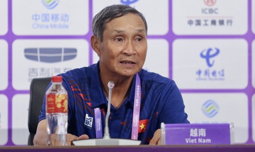 Huấn luyện viên Mai Đức Chung của đội tuyển nữ Việt Nam. Ảnh: VFF