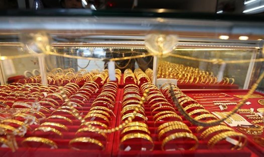 Giá vàng ở Trung Quốc có sự chênh lệch lớn với giá vàng thế giới. Ảnh: Xinhua