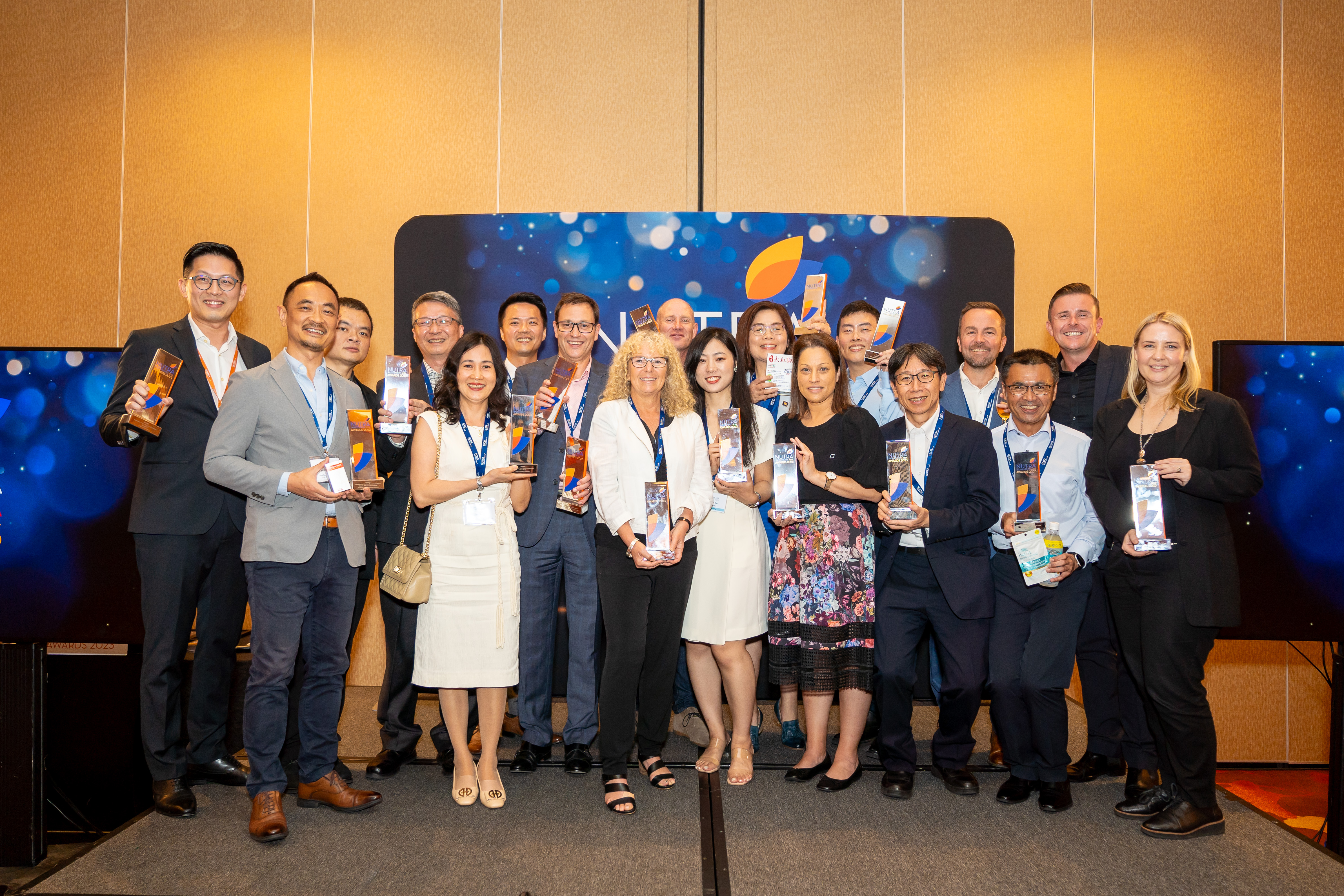 Đại diện các thương hiệu giành chiến thắng tại NutraIngredients – Asia Awards 2023. Ảnh: Vedan 