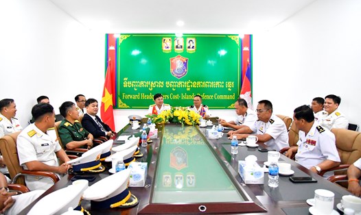 Vùng 5 Hải quân Nhân dân Việt Nam đã có chuyến thăm, giao lưu với Hải quân Hoàng gia Campuchia. Ảnh: Vùng 5 Hải quân