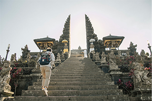 Cổng vào Pura Besakih - ngôi đền được mệnh danh là “đền Mẹ của Bali”. 