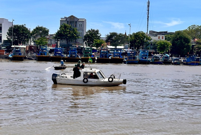 Canô của lực lượng biên phòng tại cảng Phan Thiết. Ảnh: Duy Tuấn
