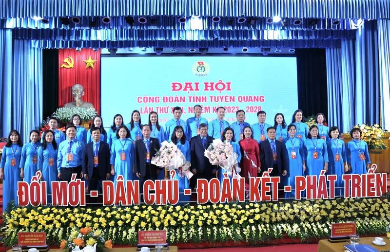 Ban chấp hành LĐLĐ tỉnh Tuyên Quang khóa XVII. Ảnh: Lam Thanh
